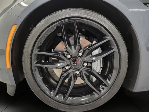 Used 2018 Chevrolet Corvette Stingray Coupe w/ 1LT RWD image 3