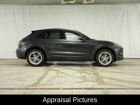 Certified 2022 Porsche Macan image 8