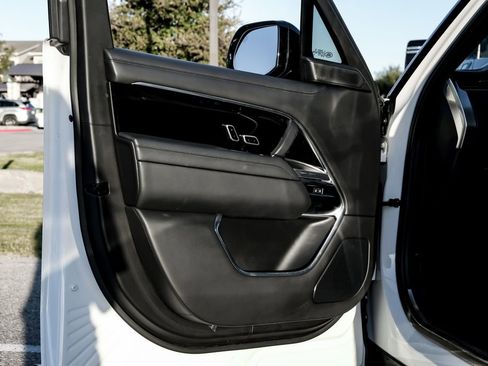 Used 2022 Land Rover Range Rover SE image 38