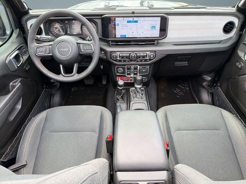 Used 2024 Jeep Wrangler Willys image 17