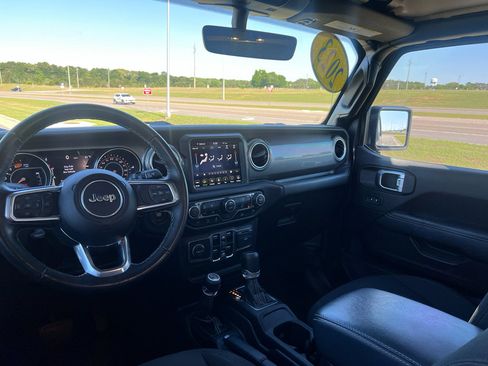 Used 2023 Jeep Wrangler Unlimited Sahara w/ Cold Weather Group AWD/4WD image 19