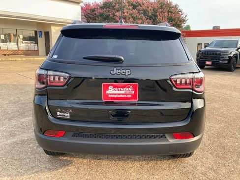 New 2025 Jeep Compass Latitude w/ Sun & Sound Group AWD/4WD image 4