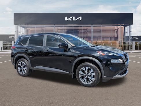 Used 2022 Nissan Rogue SV FWD image 2