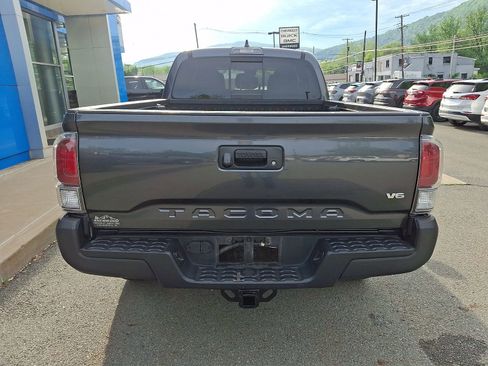 Used 2020 Toyota Tacoma TRD Off-Road AWD/4WD image 5