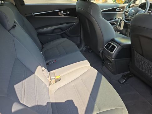 Used 2019 Kia Sorento L FWD image 19