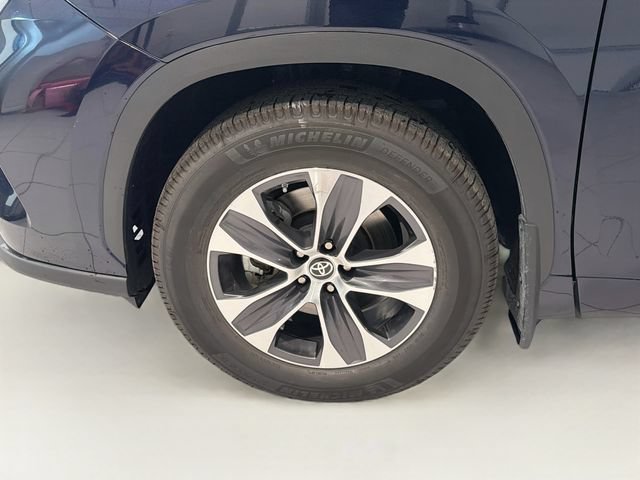 Used 2023 Toyota Highlander XLE AWD/4WD image 23