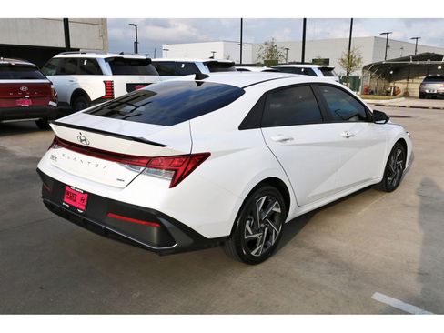 Certified 2025 Hyundai Elantra SEL FWD image 8