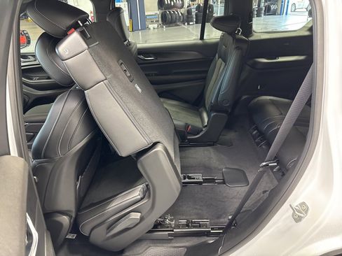 New 2025 Jeep Grand Cherokee L Altitude image 32