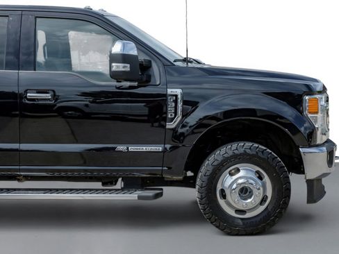 Used 2022 Ford F350 XLT w/ XLT Premium Package AWD/4WD image 7