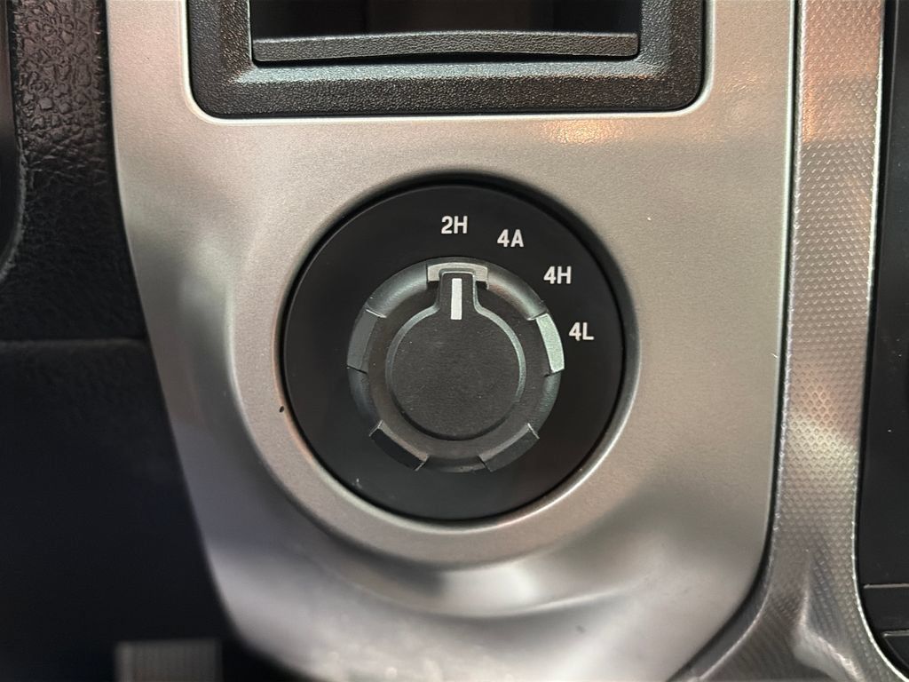 Used 2017 Ford Expedition XLT AWD/4WD image 23