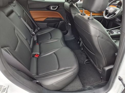 Certified 2025 Jeep Compass Limited AWD/4WD image 30
