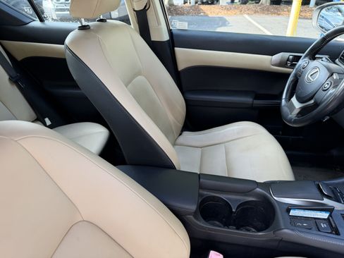 Used 2014 Lexus CT 200h FWD image 37
