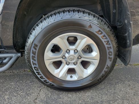 Used 2024 Toyota 4Runner SR5 image 29