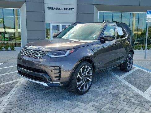 Used 2025 Land Rover Discovery Metropolitan Edition AWD/4WD image 1