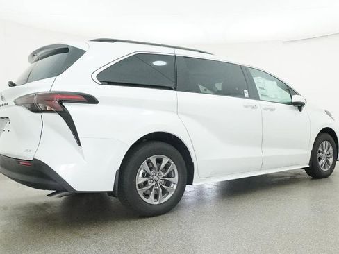 New 2026 Toyota Sienna XLE FWD image 53