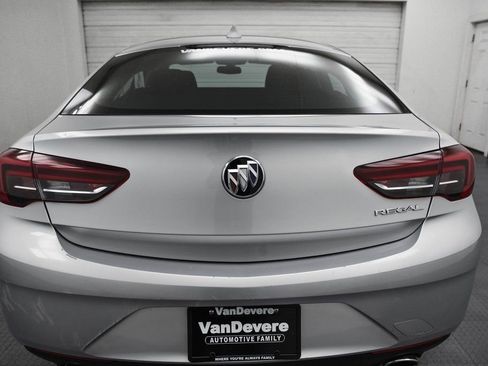 Used 2019 Buick Regal Essence image 8
