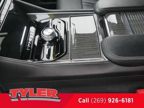 Used 2022 Jeep Wagoneer Series III w/ Premium Group I AWD/4WD image 37