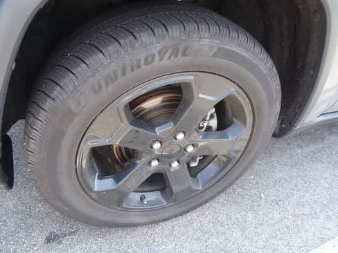Used 2019 Jeep Grand Cherokee Laredo RWD image 15