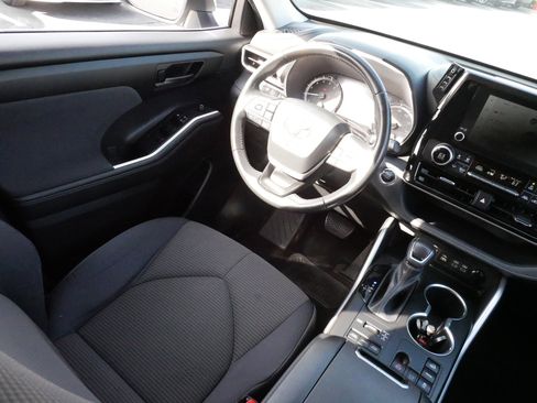 Used 2023 Toyota Highlander LE image 26