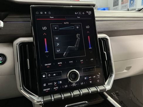 Used 2024 GMC Acadia Denali image 22