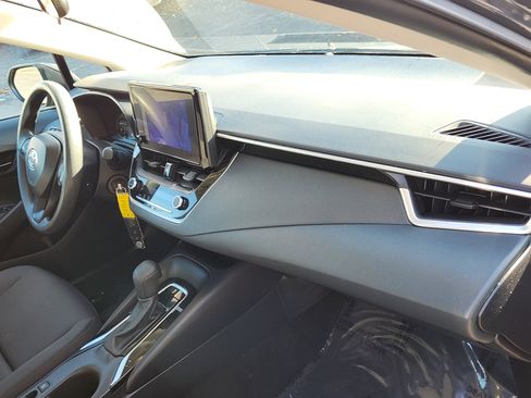 Certified 2023 Toyota Corolla LE image 27