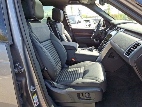 Certified 2024 Land Rover Discovery Dynamic SE image 3