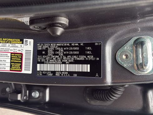 Used 2021 Toyota Highlander Limited AWD/4WD image 28