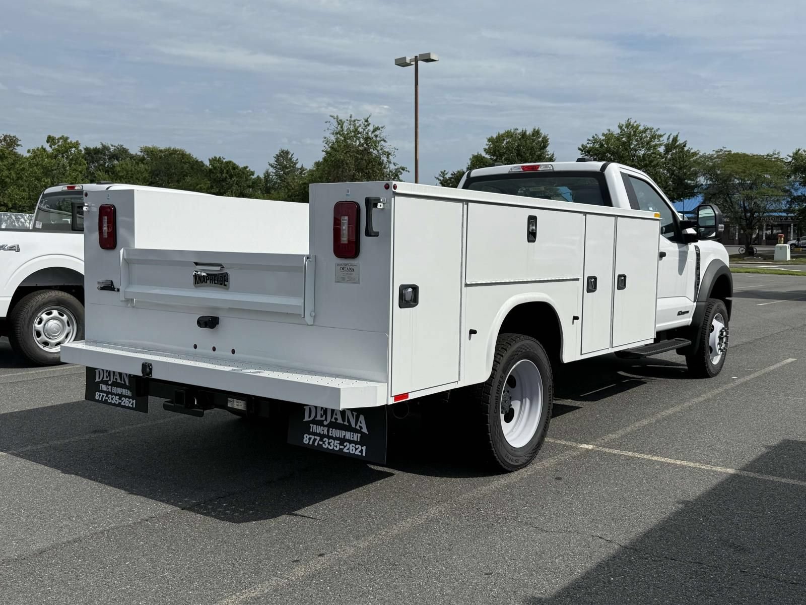 New 2024 Ford F550 4x4 Regular Cab Super Duty image 2
