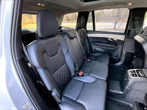 Used 2025 Volvo XC90 T8 Plus image 19