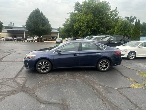 Used 2018 Toyota Avalon XLE Premium w/ All Weather Liner Package FWD image 4