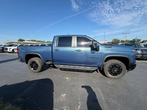 Used 2025 Chevrolet Silverado 2500 LT w/ Trail Boss Package AWD/4WD image 2