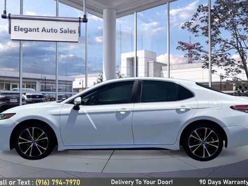 Used 2018 Toyota Camry SE w/ Moonroof Package FWD image 8