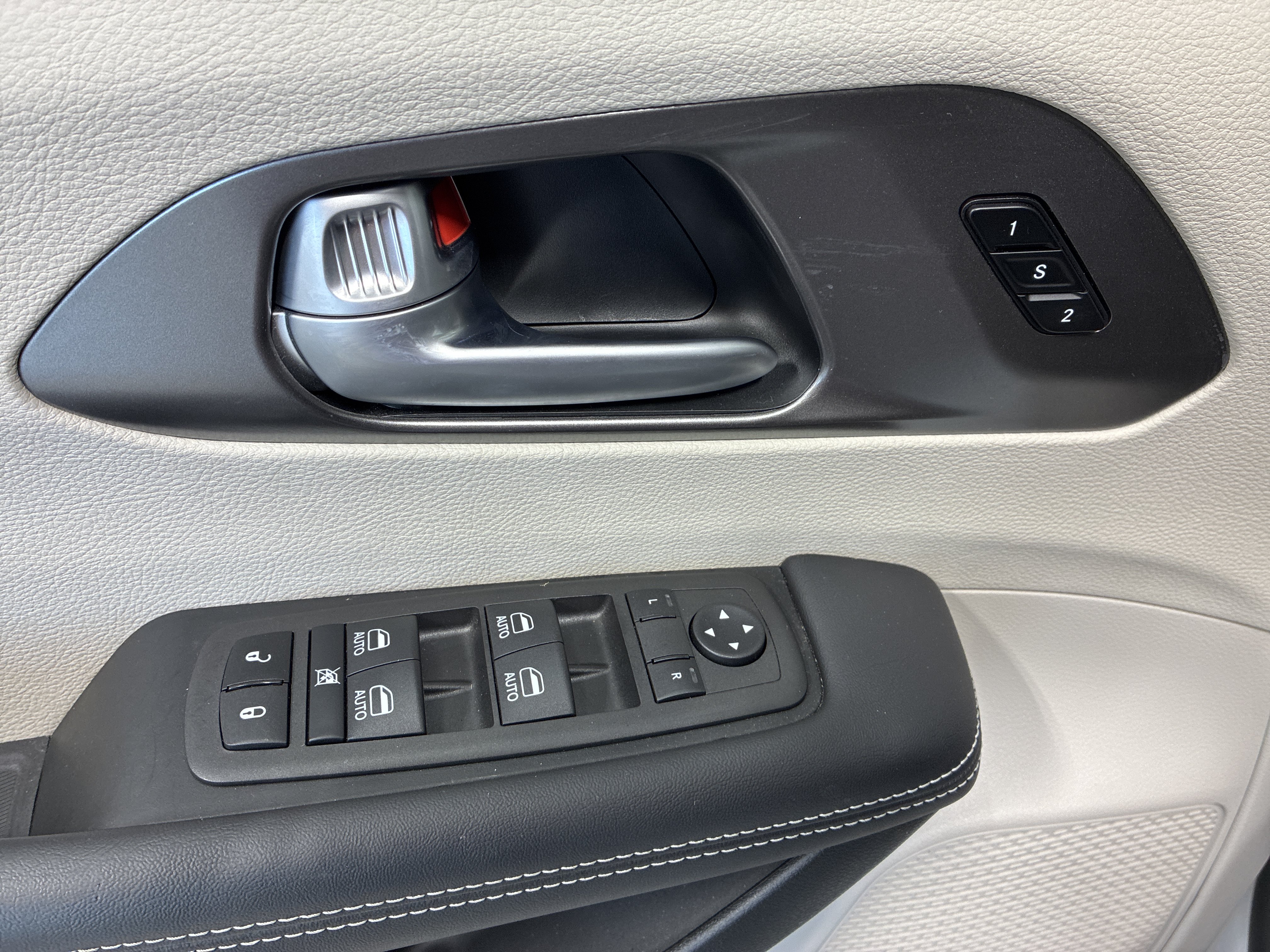 Certified 2024 Chrysler Pacifica Touring-L w/ Uconnect Theater Family Group AWD/4WD image 23
