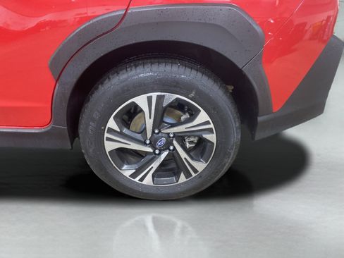 Used 2025 Subaru Crosstrek 2.5i Premium AWD/4WD image 9