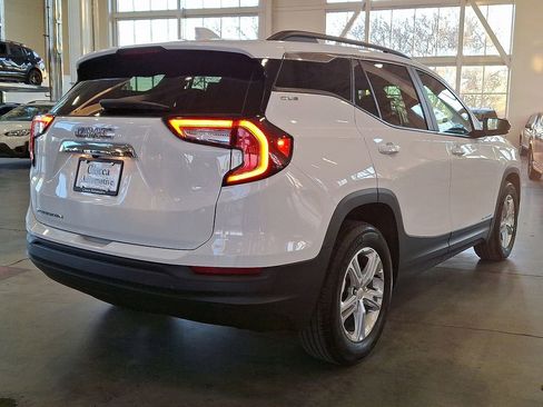 Used 2022 GMC Terrain SLE w/ Driver Convenience Package image 9