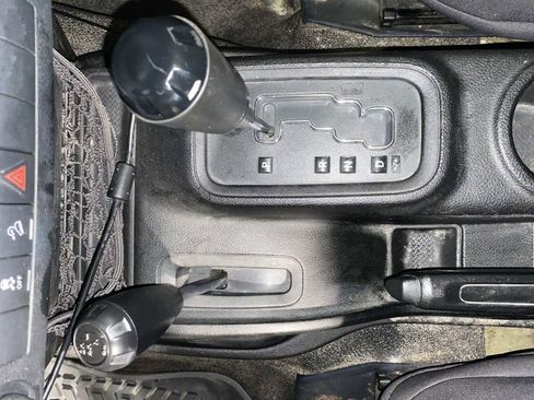 Used 2013 Jeep Wrangler Unlimited Sport image 17