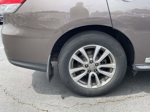 Used 2015 Nissan Pathfinder SL w/ SL Tech Package image 9