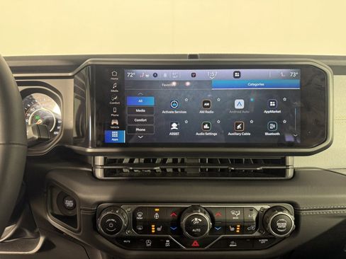 Used 2025 Jeep Wrangler Unlimited Sahara AWD/4WD image 19