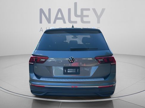 Used 2023 Volkswagen Tiguan SE w/ Panoramic Sunroof Package FWD image 4