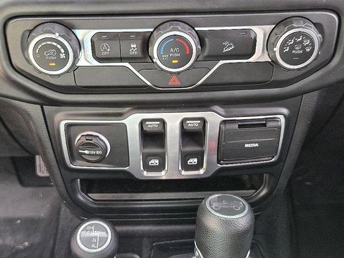 Used 2019 Jeep Wrangler Sport image 21