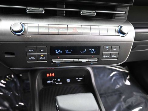 Certified 2025 Hyundai Kona SEL image 19