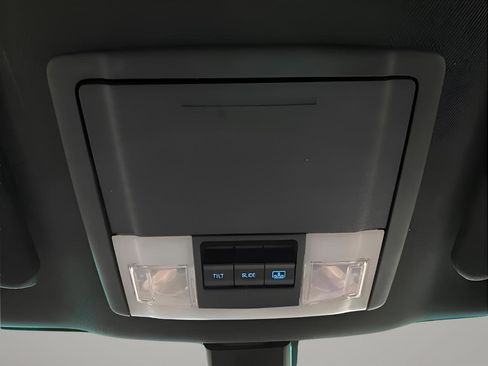 Used 2019 Ford Explorer XLT w/ Equipment Group 202A AWD/4WD image 14