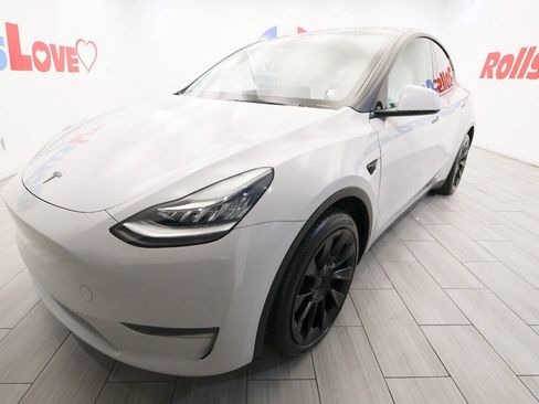 Used 2023 Tesla Model Y AWD image 1