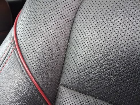 Used 2025 Chevrolet Trax RS w/ Sunroof Package FWD image 13