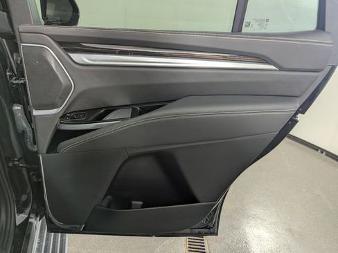 Used 2025 Cadillac Escalade Premium Luxury image 20