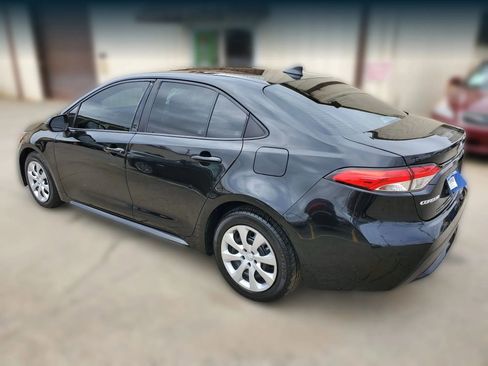Used 2021 Toyota Corolla LE image 3