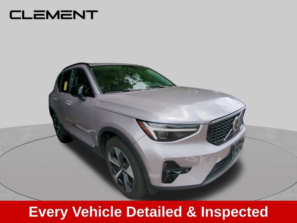 Used 2026 Volvo XC40 B5 Plus AWD/4WD image 10
