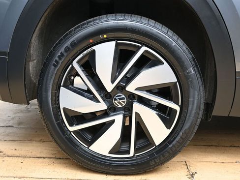 Used 2025 Volkswagen Atlas SE FWD image 13