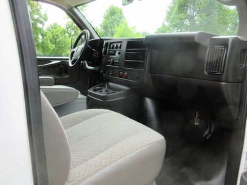 Used 2014 Chevrolet Express 2500 RWD image 39