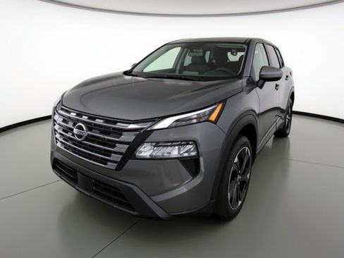 Used 2025 Nissan Rogue SV image 3